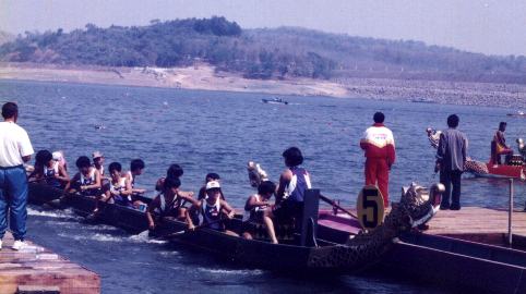 The 10 men crew getting ready to paddle out to race